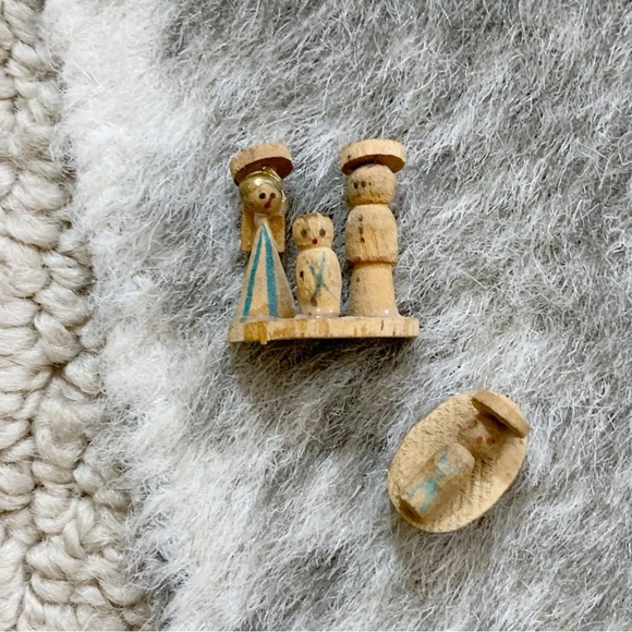 Vintage Tiny Miniature Holy Family - Picture 3 of 10